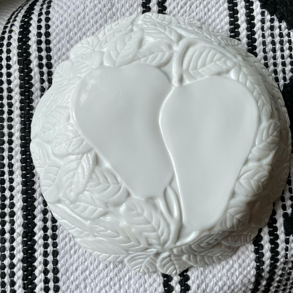 Vintage milk glass serving dish fluid flowingrim leaf pear pattern